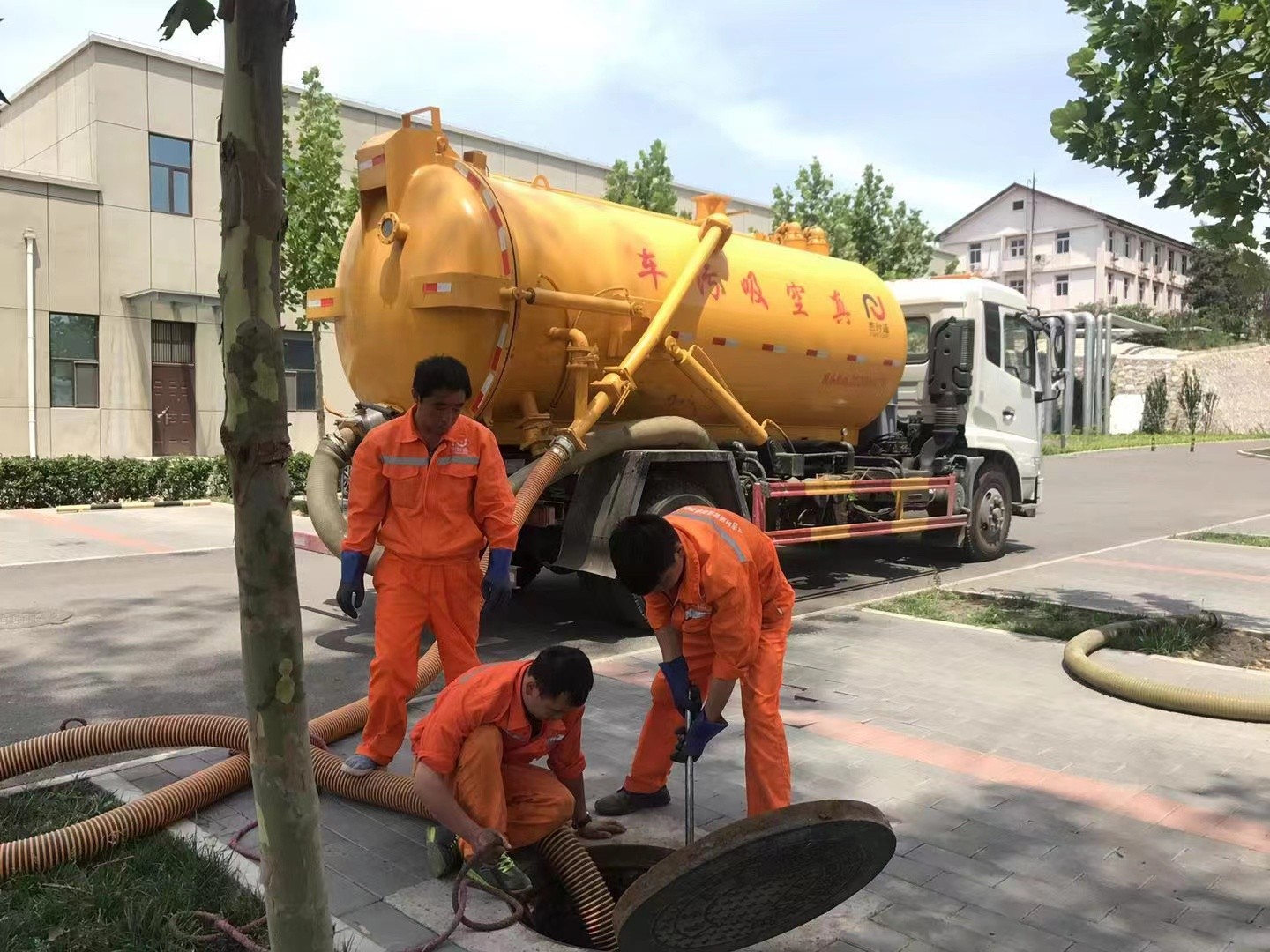 甘谷化粪池清理与5-8吨吸粪车施工效率分析